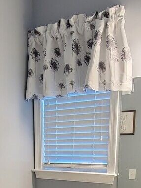 DriftAway Dandelion (Floral) Lined Thermal Window Valance Gray/White 52"x14"